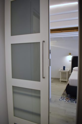 Armadio-grande-camera-matrimoniale-Vento-casadamorelipari-particolare