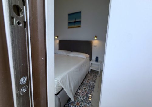 Camera-matrimoniale-scorcio-Sole-casadamorelipari