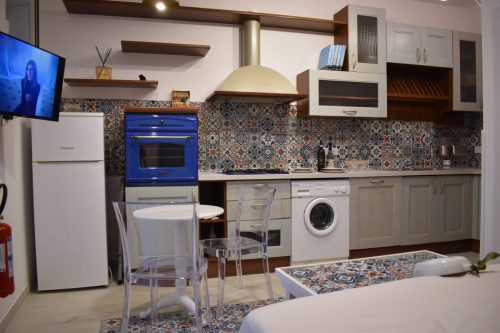 Cucina-piu-angolo-pranzo-Fuoco-casadamorelipari-7