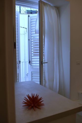 Portafinestra-camera-matrimoniale-Vento-casadamorelipari (1)